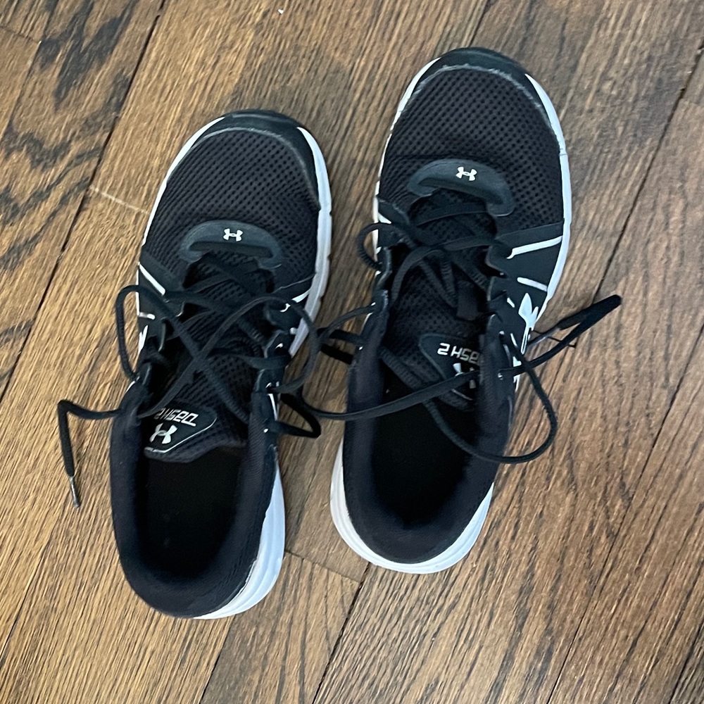 Under Armour Black Running Shoes Women’s 9